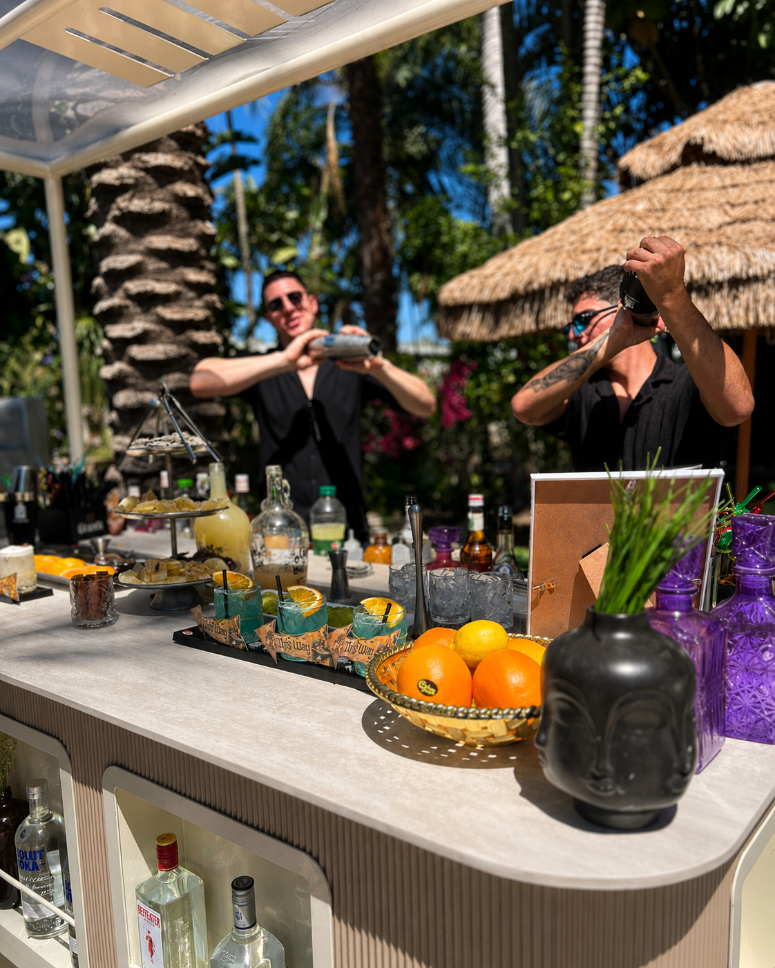 צוות GS Cocktails Bar בפעולה